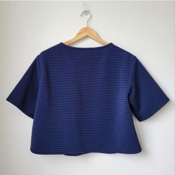 BCBGENERATION Black Blue Striped Crop Top - Picture 6 of 6